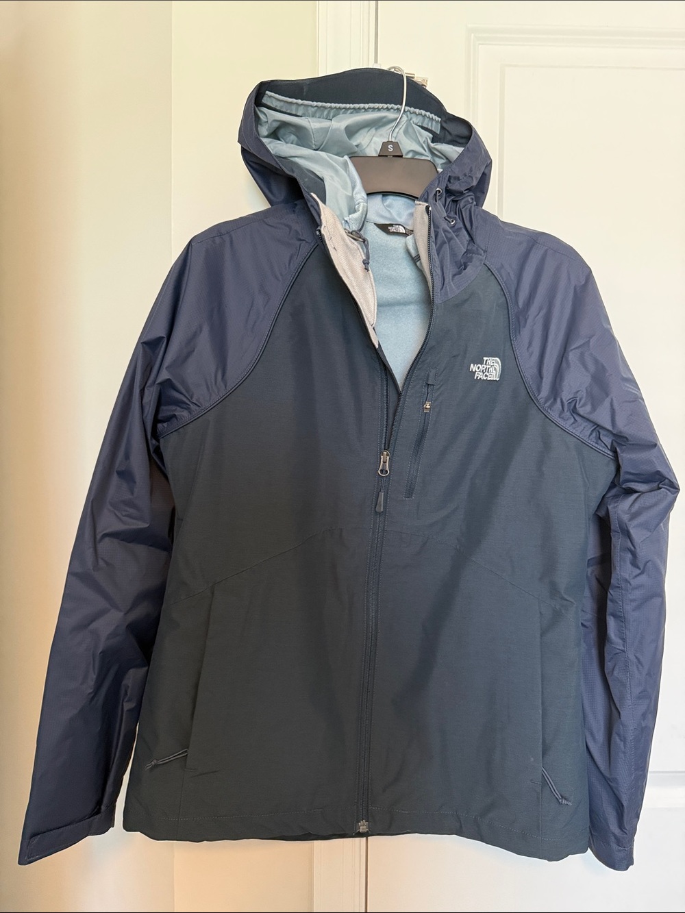 The North Face Women’s Two-Tone Navy and Dark Navy Hooded coat. 3-in-1 - Picture 1 of 3